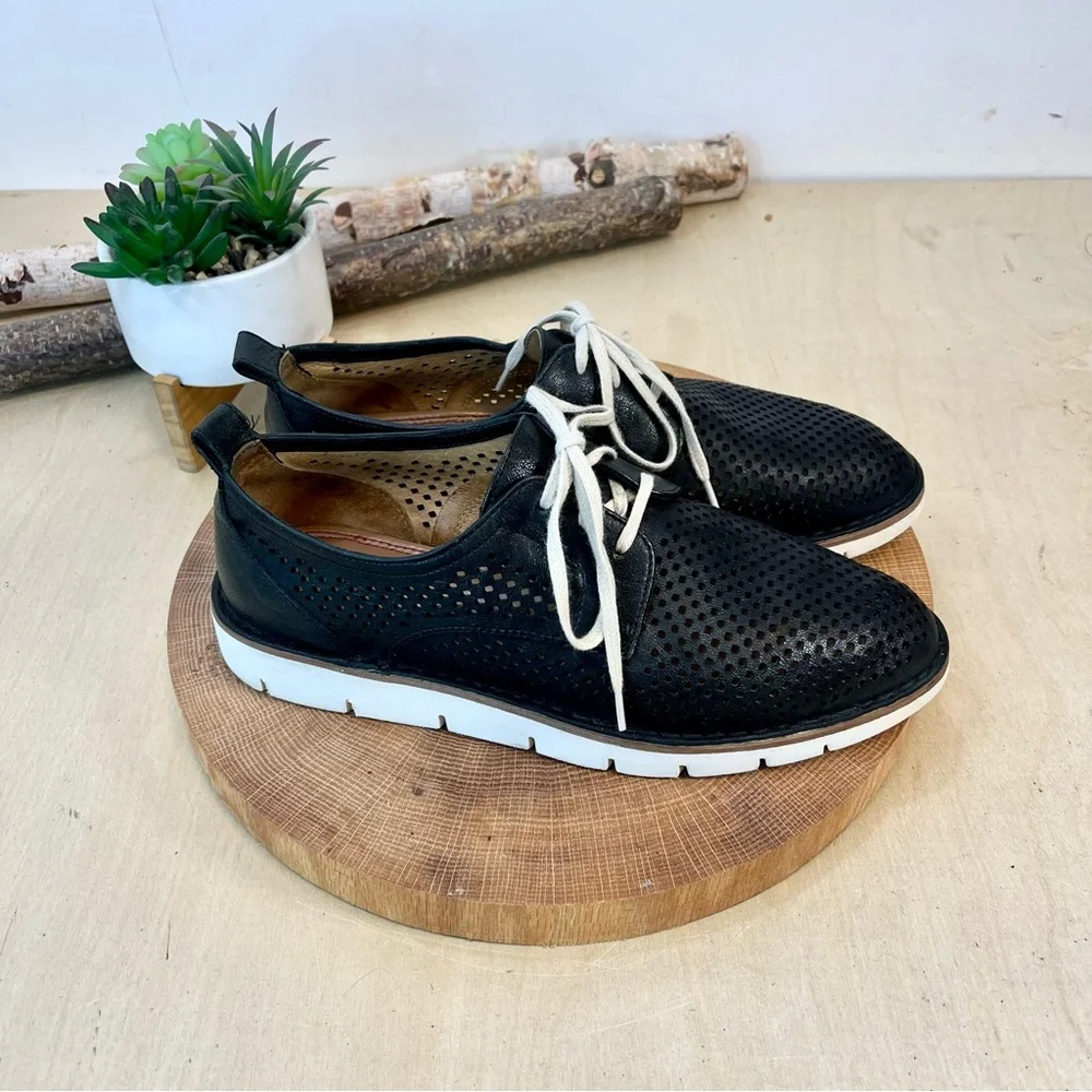 Trask | Lena Perforated Leather Sneakers Size 38/7.5 - Picture 9 of 16